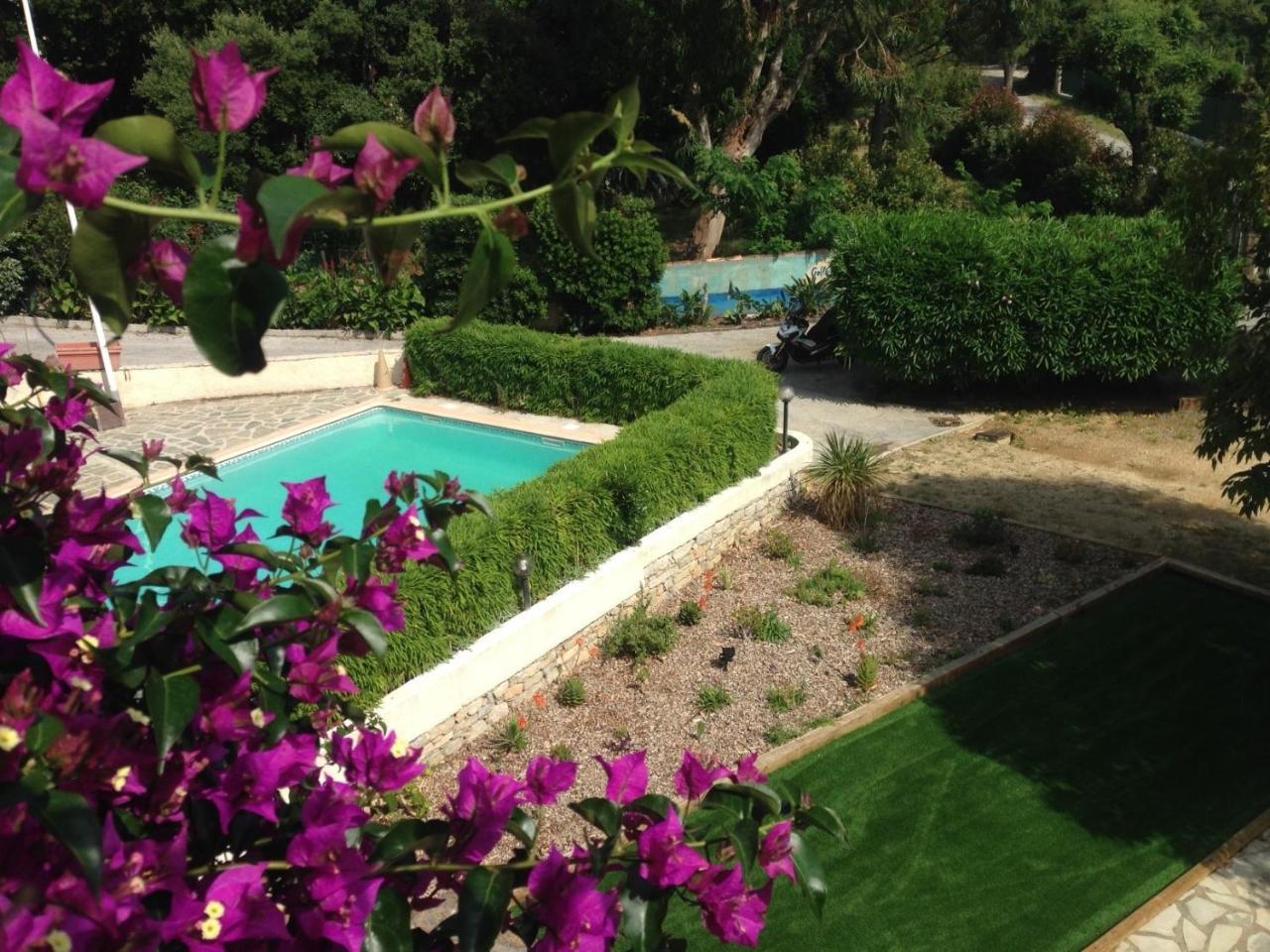 Residence Le Golfe Bleu Rayol-Canadel-sur-Mer Bagian luar foto